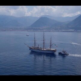 IL “RE DEI MARI” TORNA A CASA: L’AMERIGO VESPUCCI RIABBRACCIA CASTELLAMMARE DI STABIA